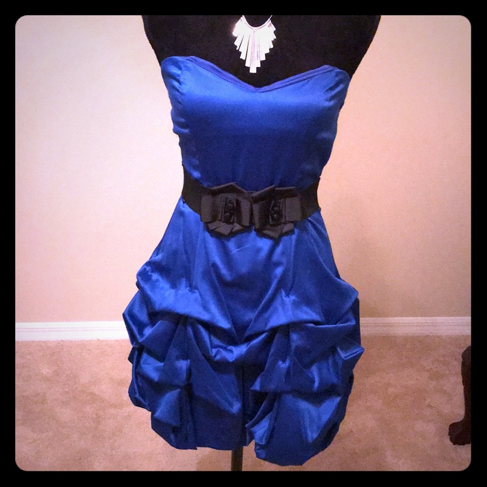 💙SOLD💙Cute belted dress